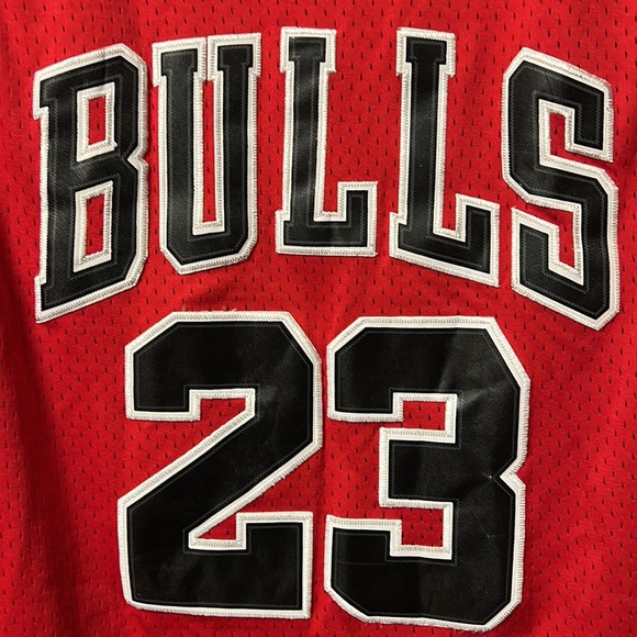 NBA Chicago Bulls 6th MVP & 6 Time World Champion Michael Jordan #23 Red Jersey! - Picture 6 of 8